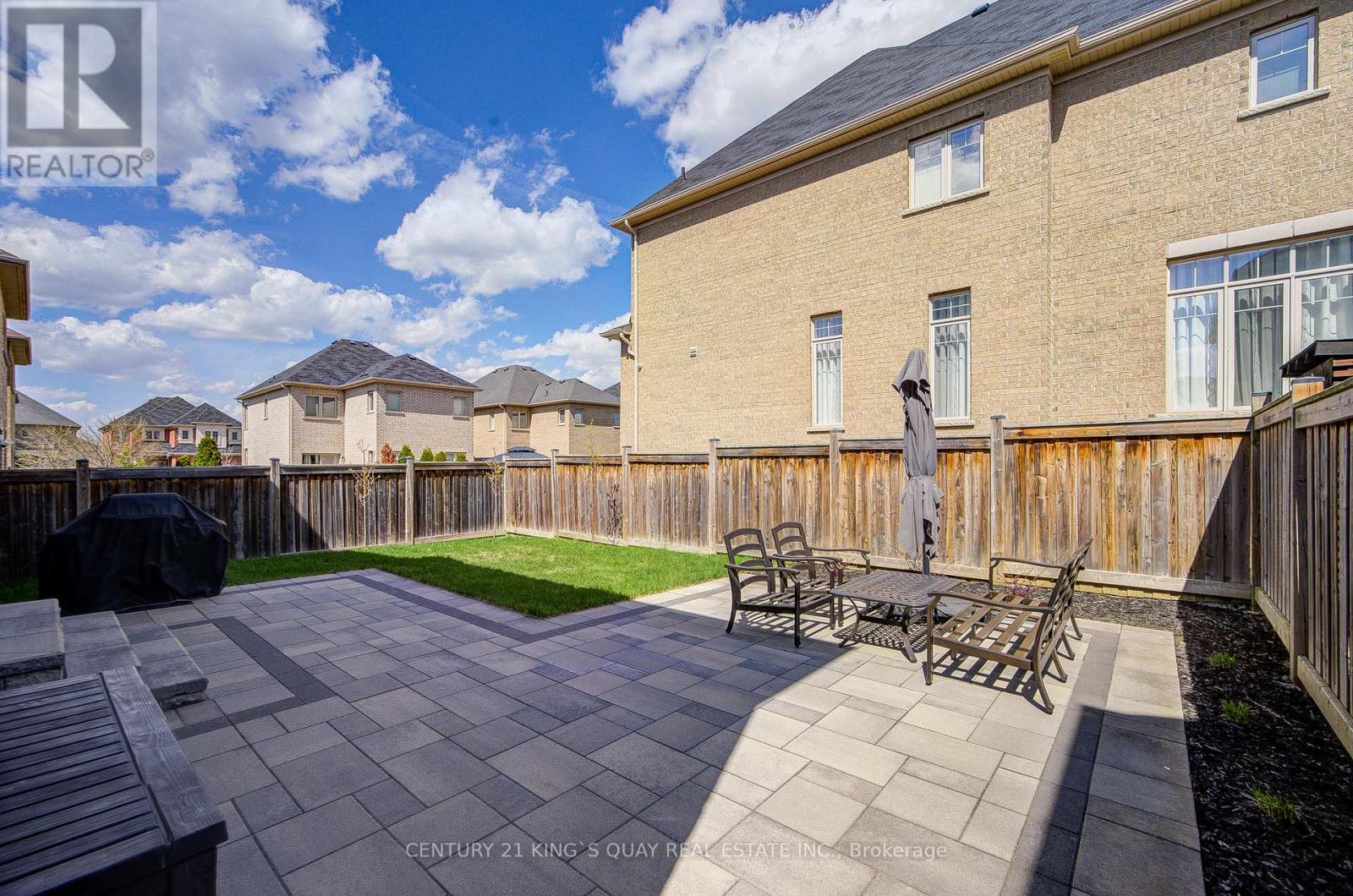 5 PAVAROTTI STREET - 22