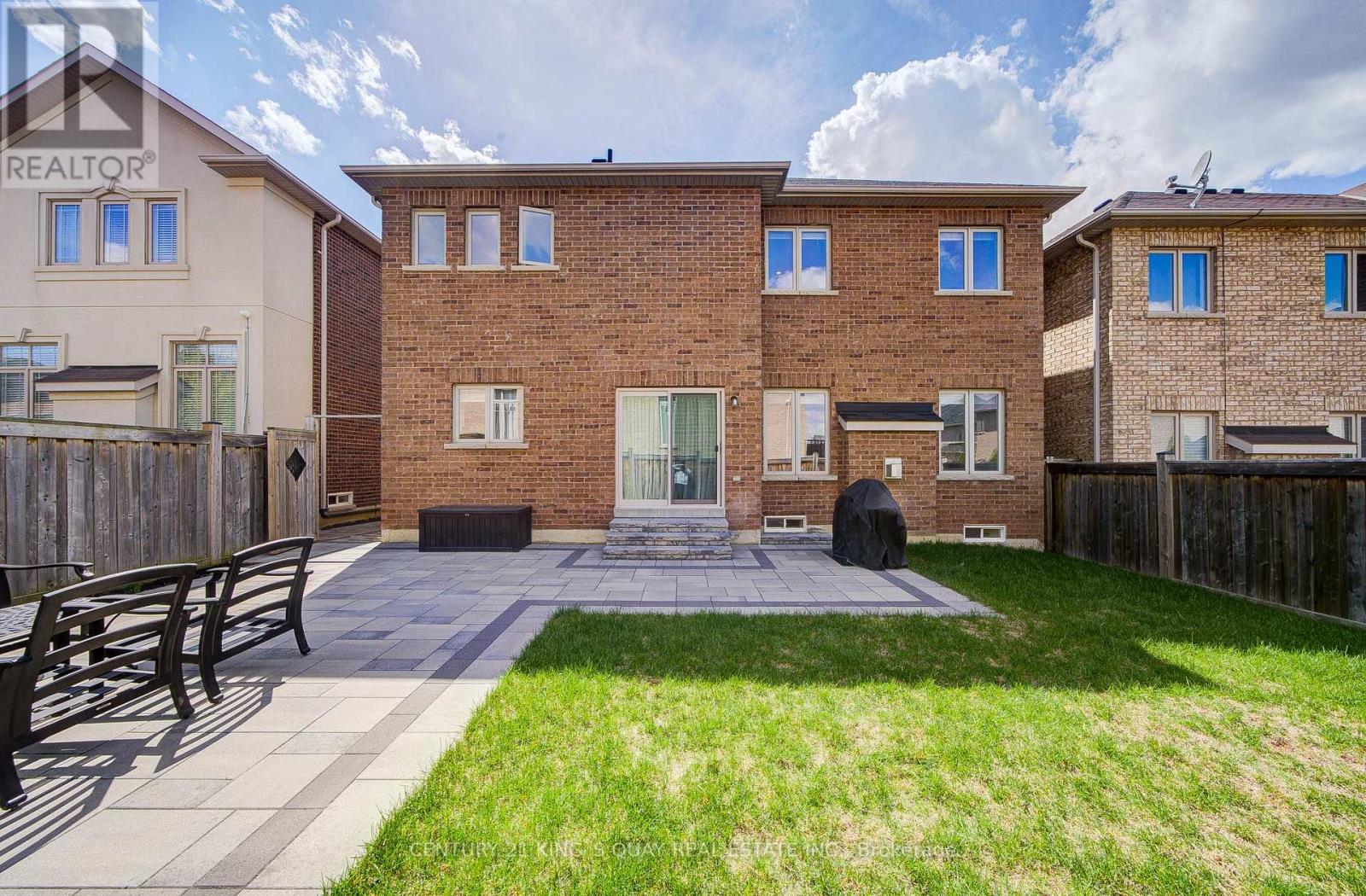 5 PAVAROTTI STREET - 23