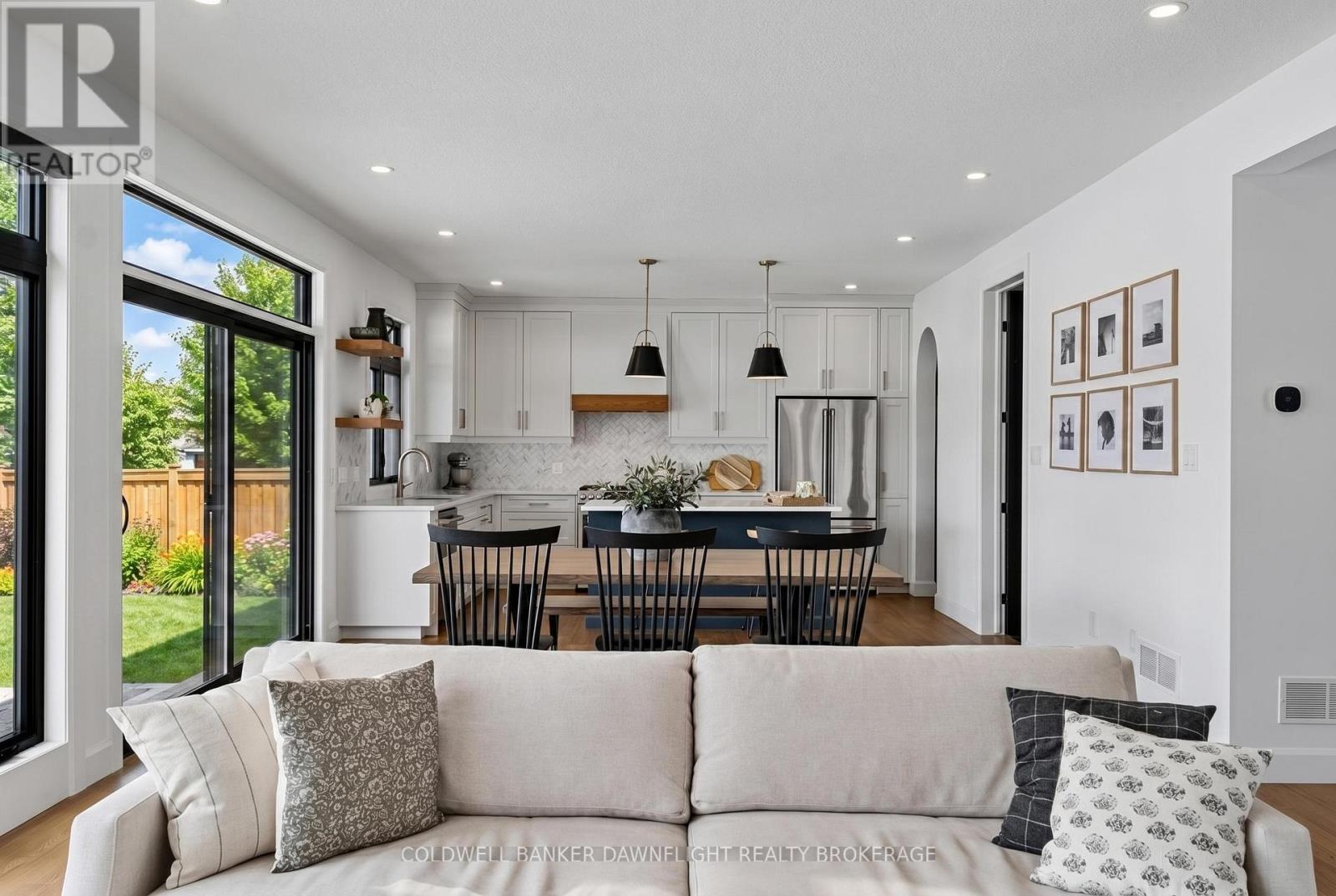 160 FOXBOROUGH PLACE - 12