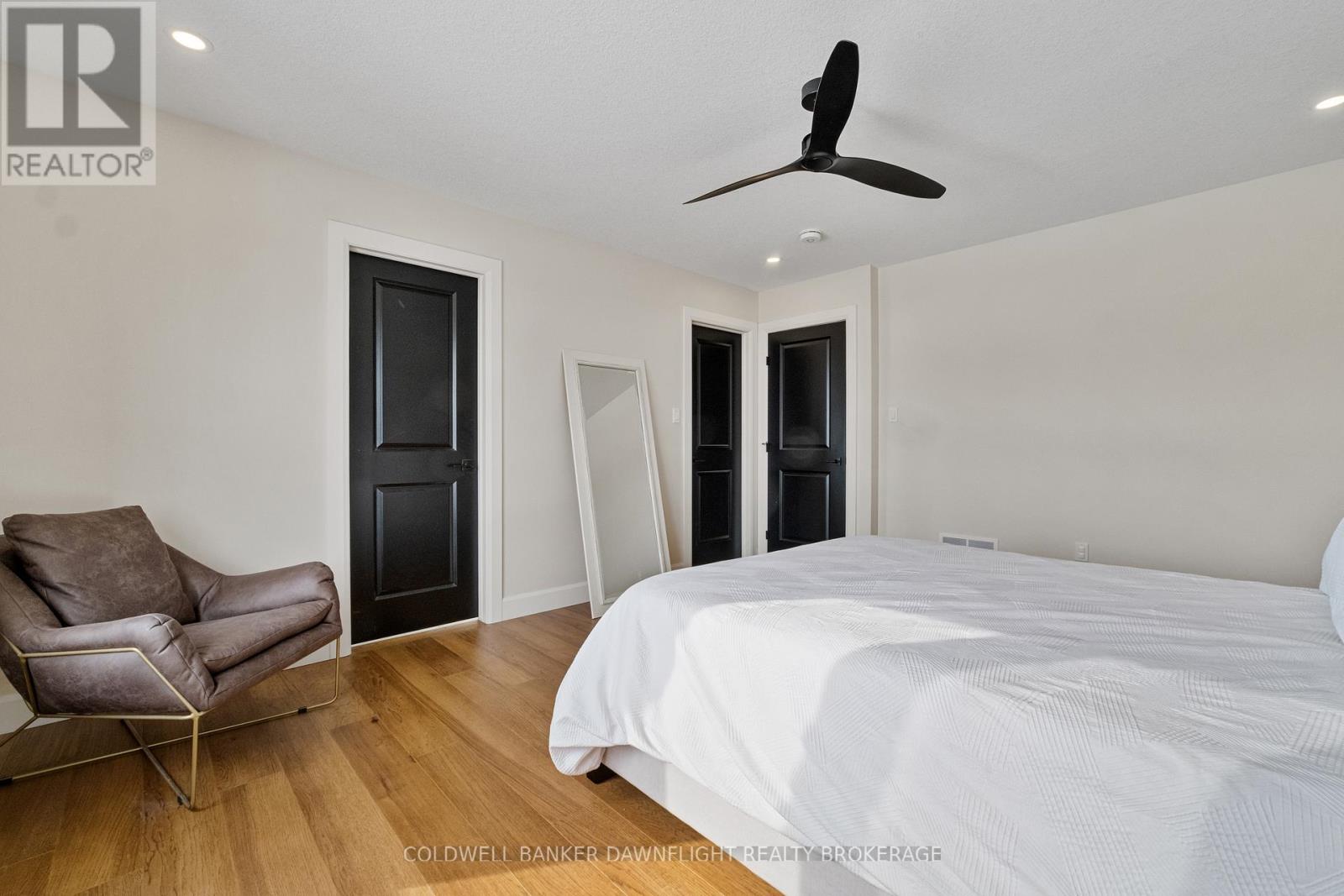 160 FOXBOROUGH PLACE - 25