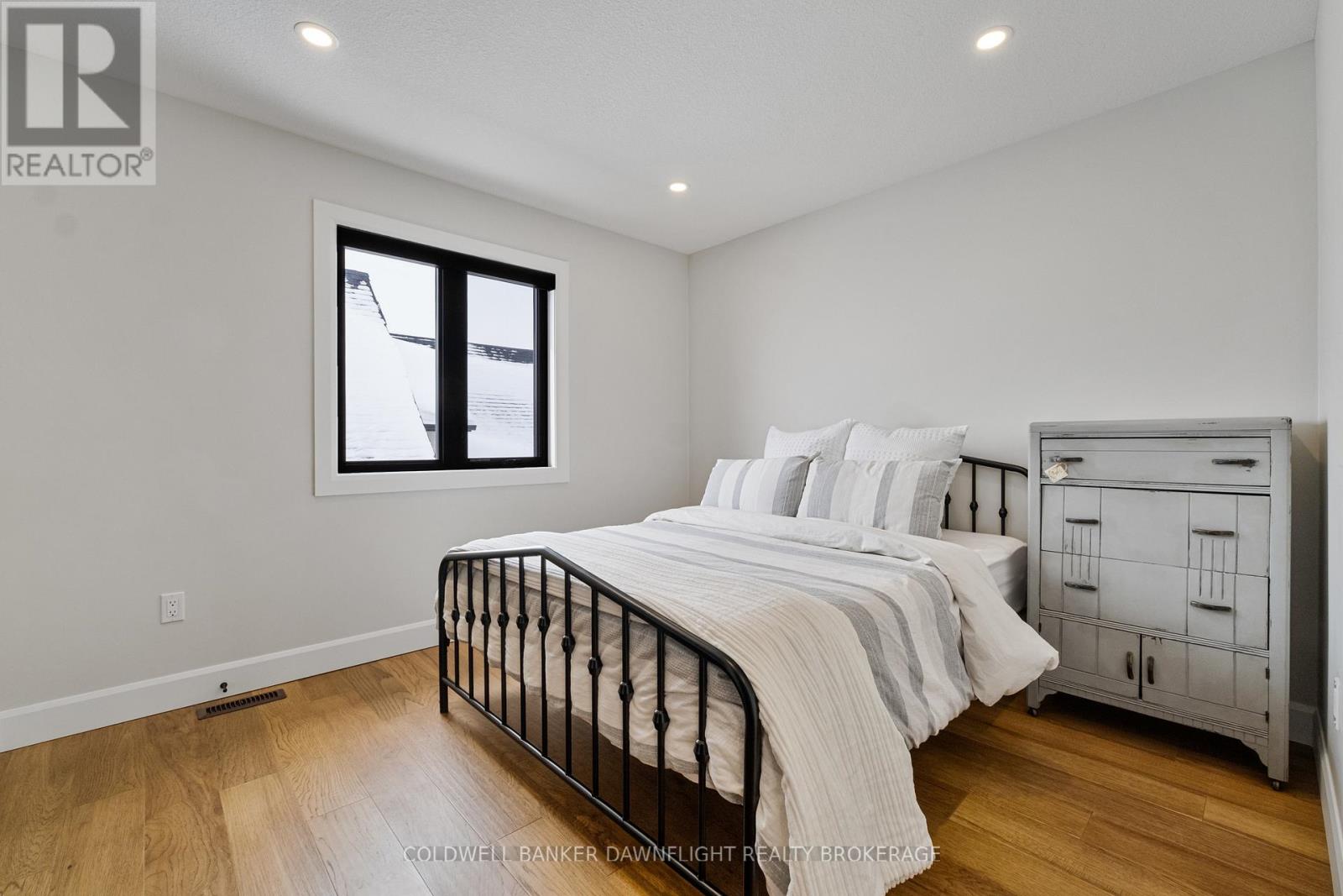 160 FOXBOROUGH PLACE - 33