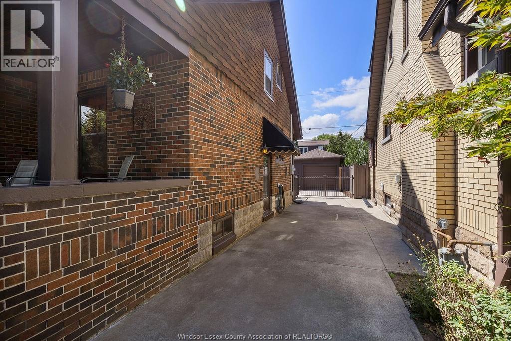 2333 CHILVER, Windsor, Ontario, N8W2V6 — Photo 2