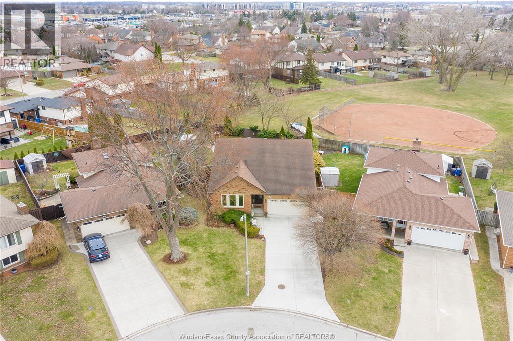 468 AMBERLY, Tecumseh, Ontario, N8N3M3 — Photo 2
