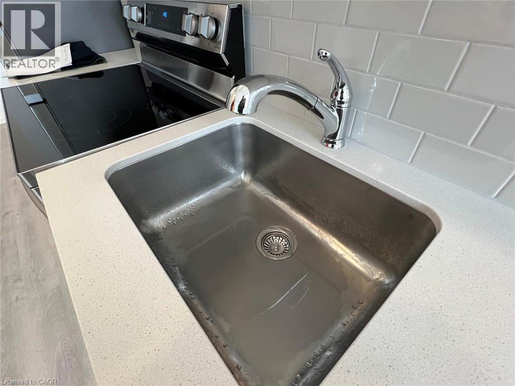 101 GOLDEN EAGLE Road Unit# 111, Waterloo, Ontario, N2V1C3 — Photo 17