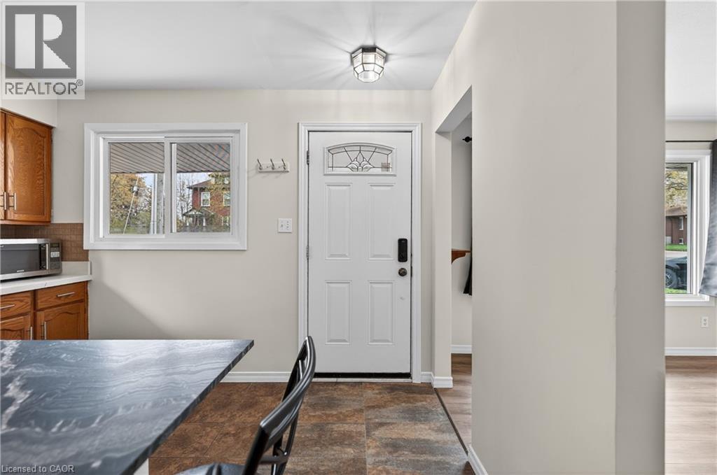 34 AVENUE Road, Cambridge, Ontario, N1R1B7 — Photo 4