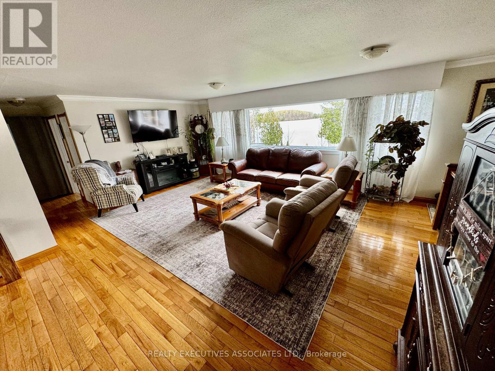 36 WEST LANE - 15