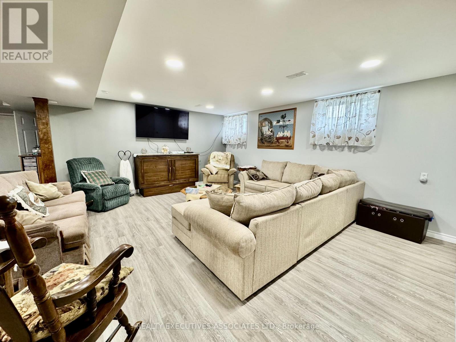 36 WEST LANE - 25