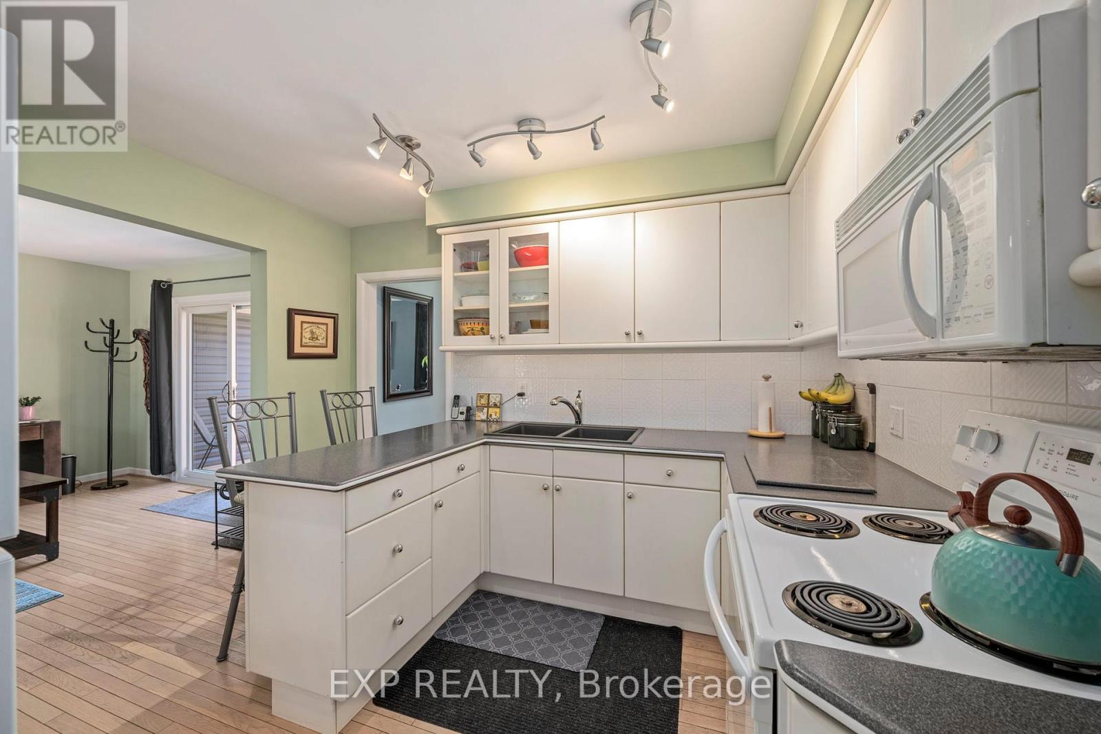 490 BLAKE STREET - 11