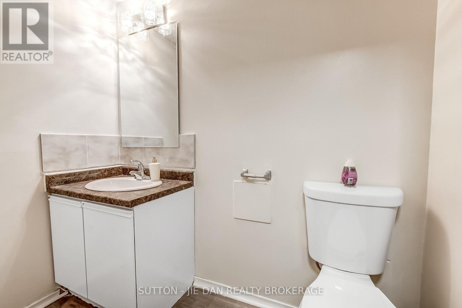 #3 1919 TRAFALGAR STREET - 10