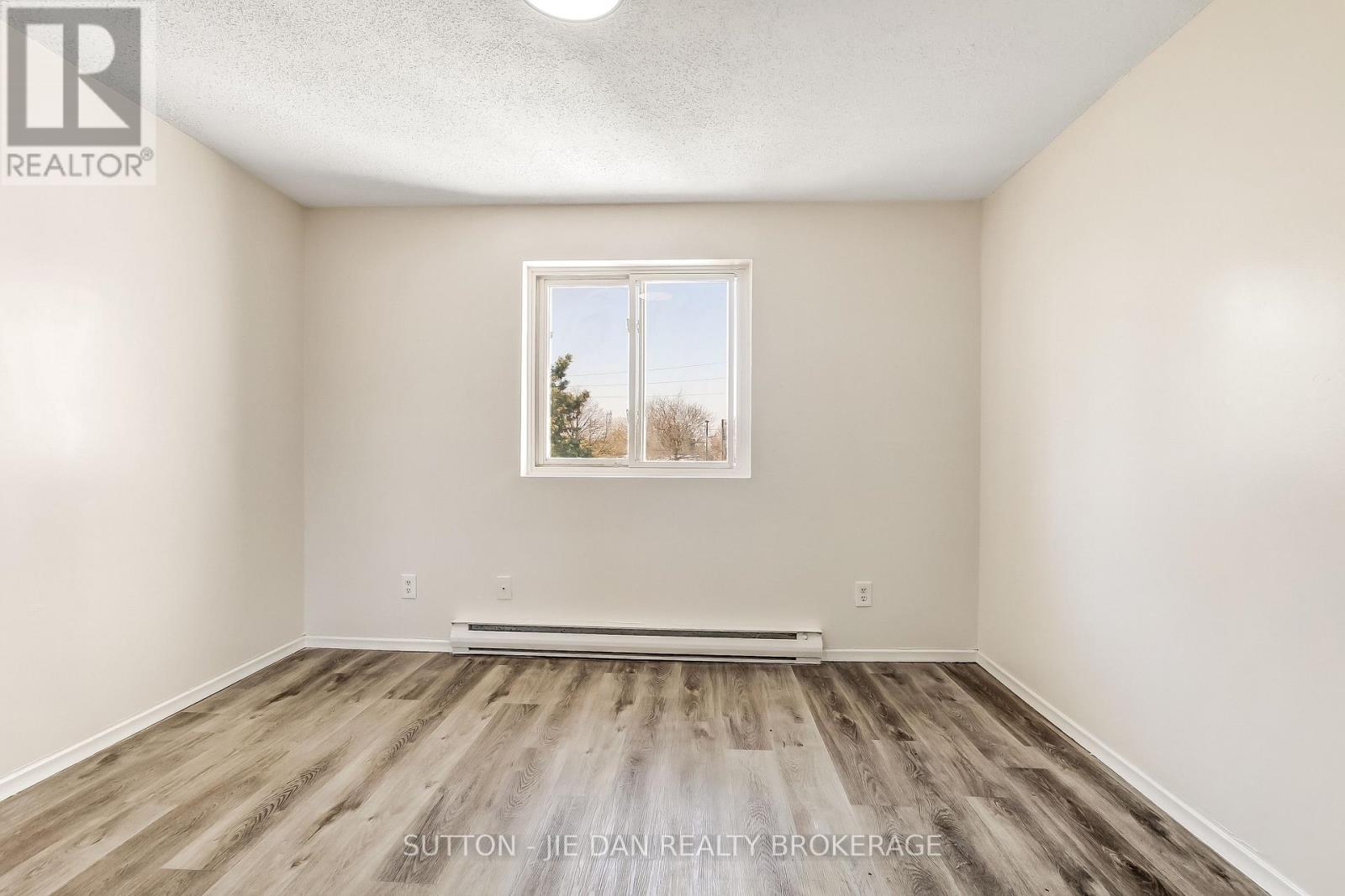 #3 1919 TRAFALGAR STREET - 12