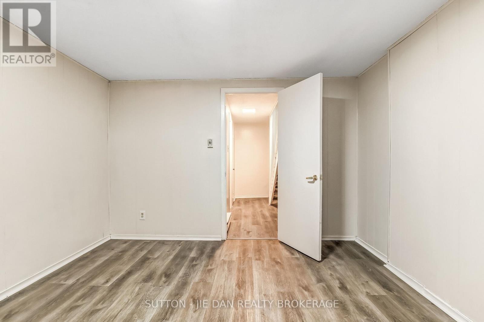 #3 1919 TRAFALGAR STREET - 13