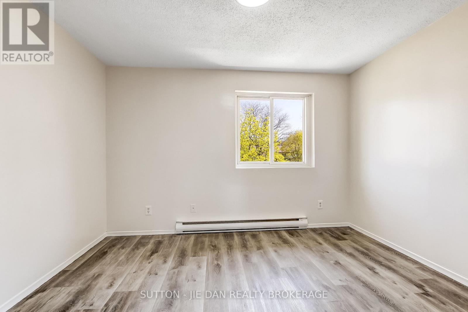 #3 1919 TRAFALGAR STREET - 14