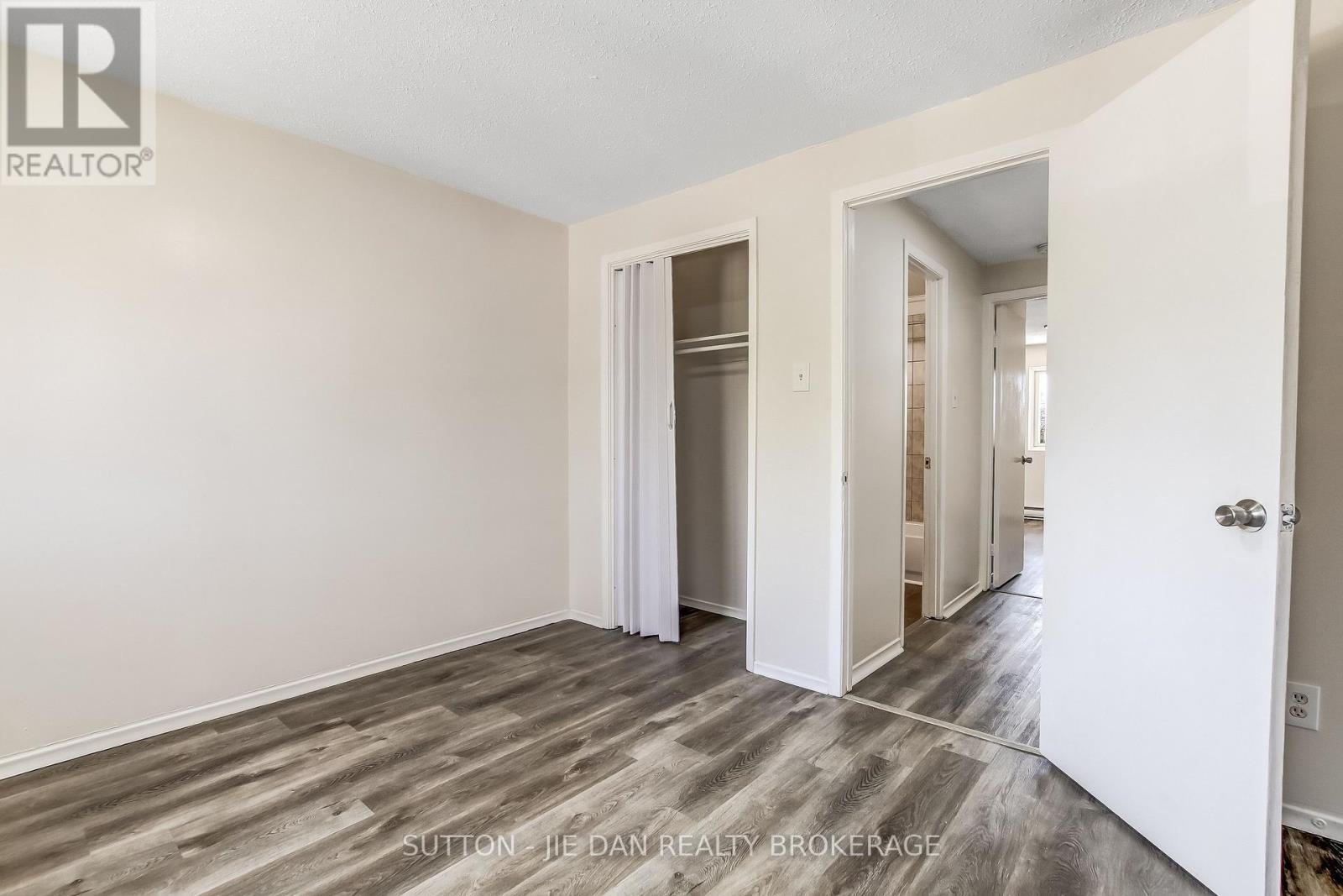 #3 1919 TRAFALGAR STREET - 15