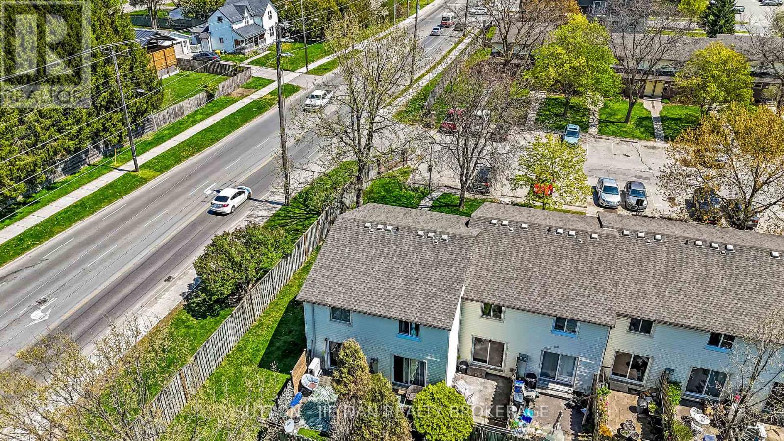 #3 1919 TRAFALGAR STREET - 17