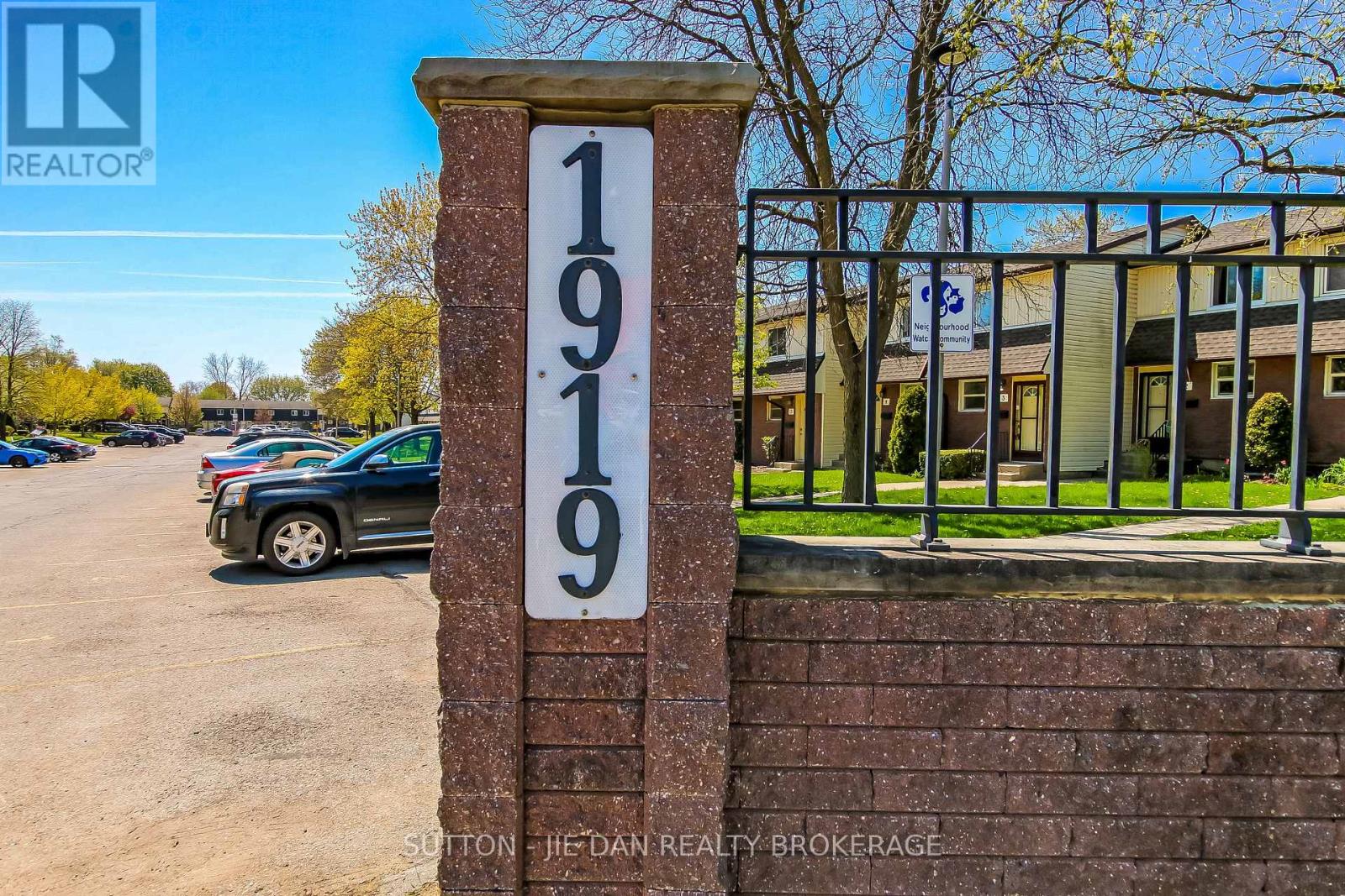 #3 1919 TRAFALGAR STREET - 26