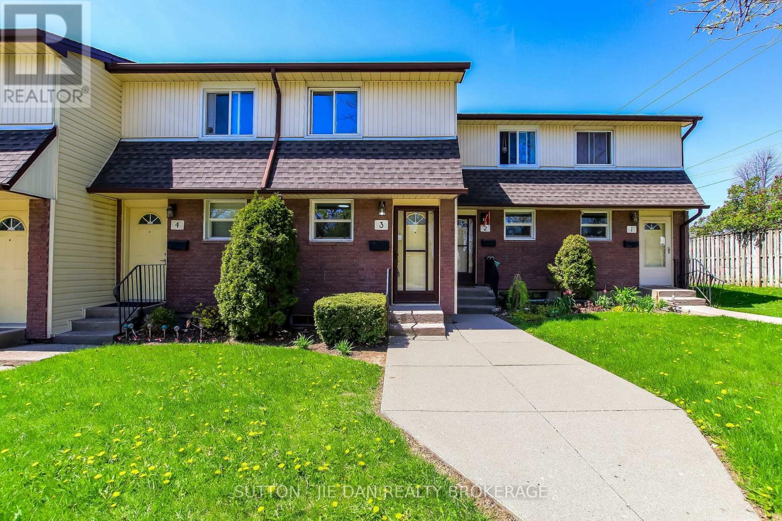 #3 1919 TRAFALGAR STREET - 27