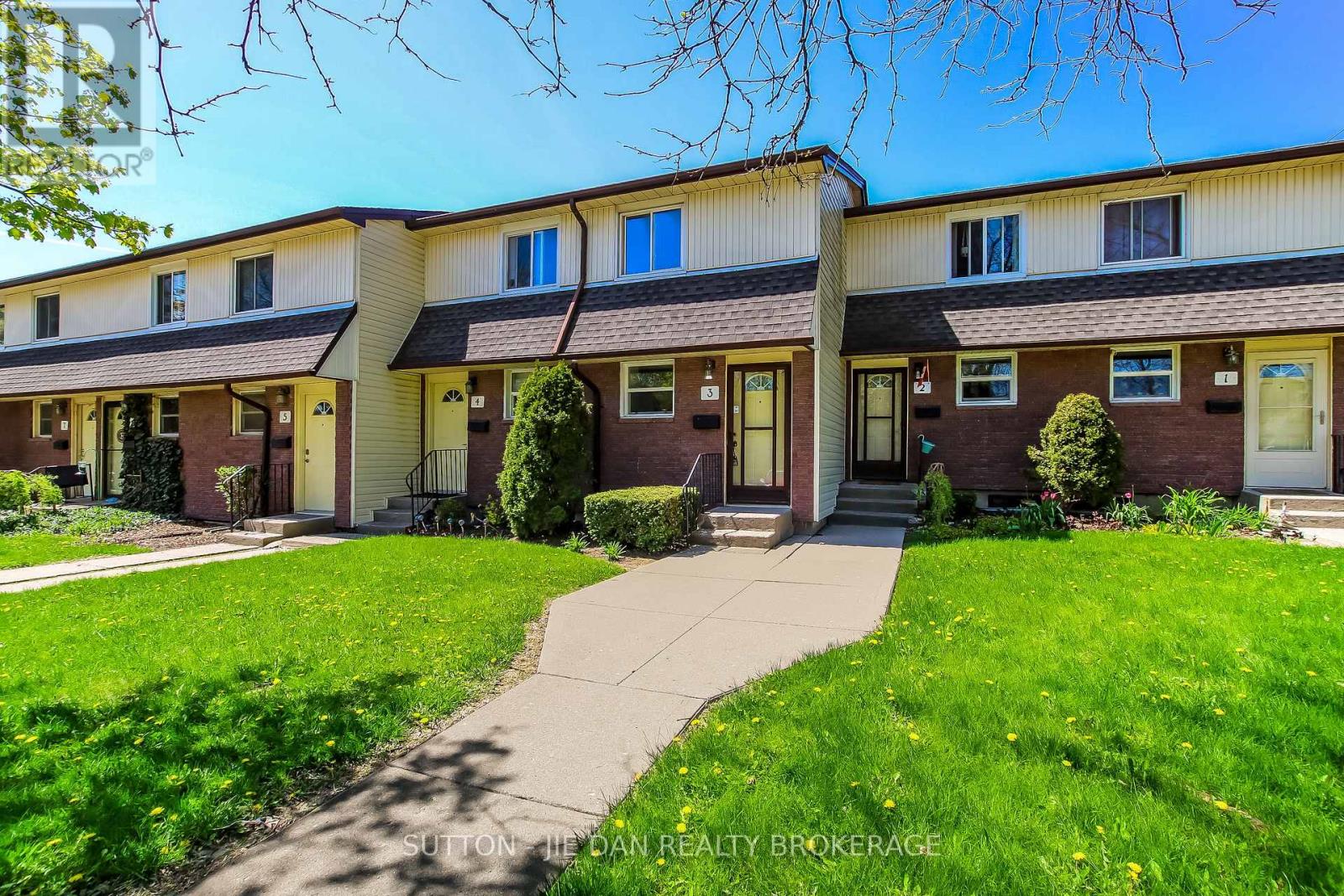 #3 1919 TRAFALGAR STREET - 28