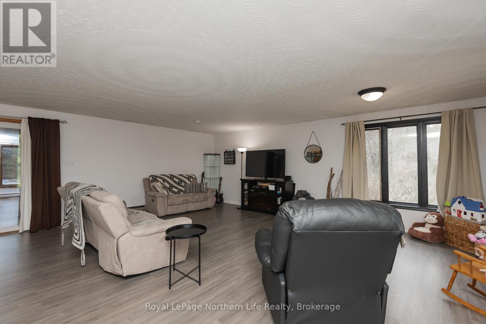 140 MARGARET STREET - 28