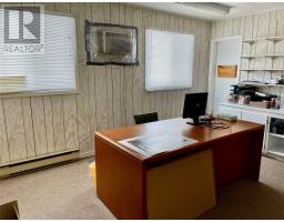 84 Memorial Avenue thumbnail 3