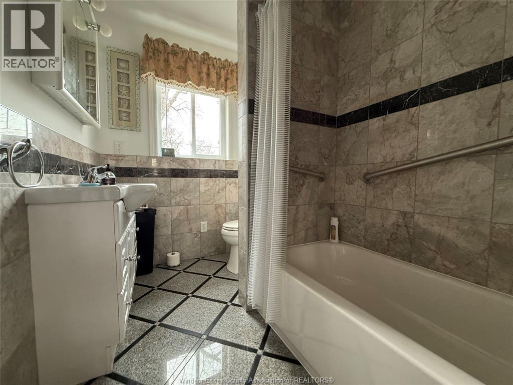 551 CLOVER STREET, Windsor, Ontario, N8P1C5 — Photo 10