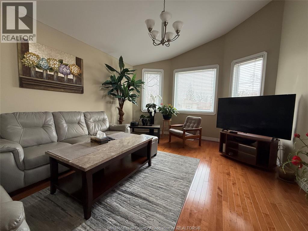 551 CLOVER STREET, Windsor, Ontario, N8P1C5 — Photo 2
