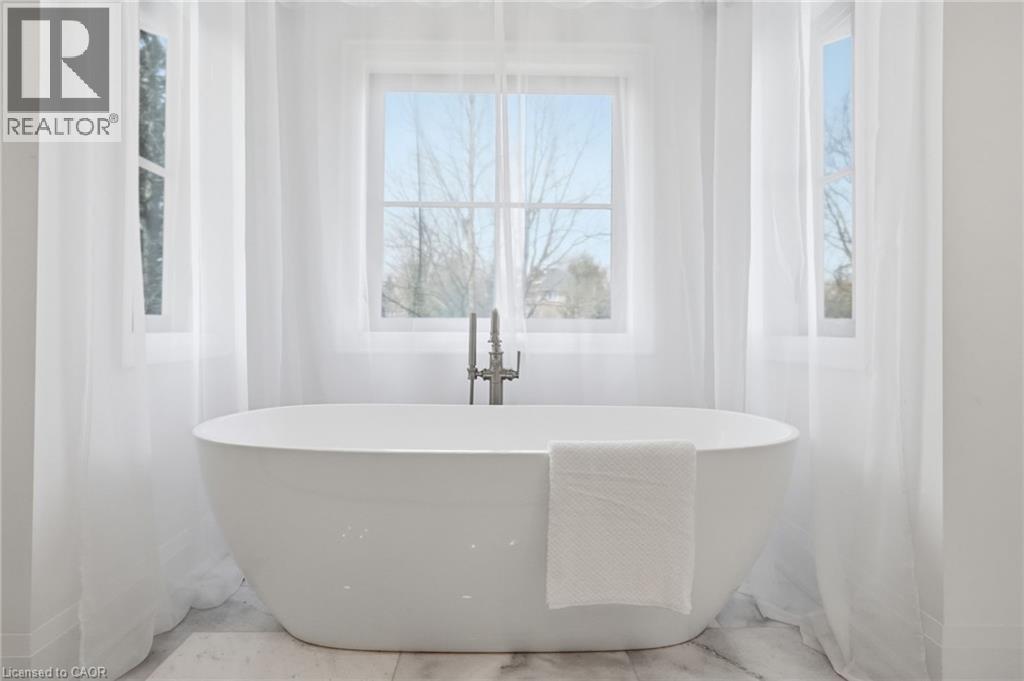 136 ROCKCLIFFE Road - 34