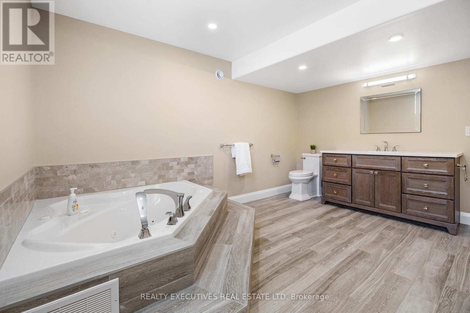 13 FLETT STREET - 36