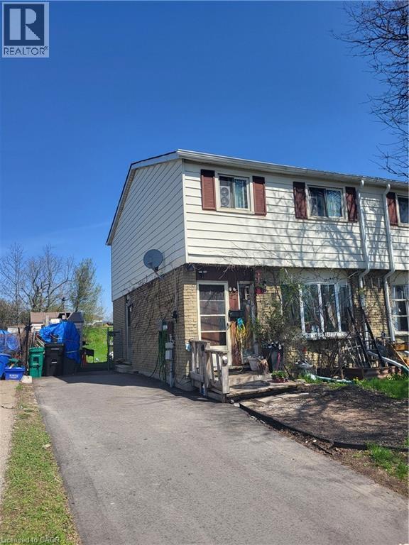 72 TIMBERLANE Crescent, Kitchener, Ontario, N2N1S9 — Photo 2