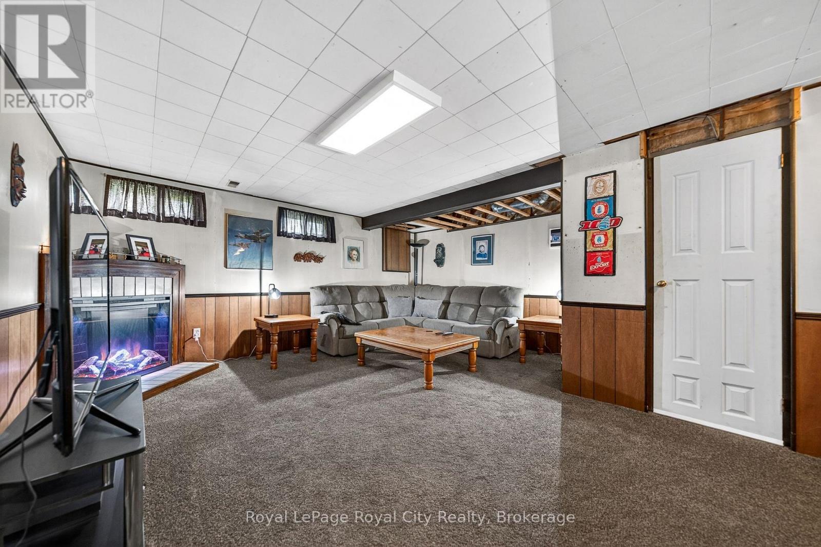 16 SANDERSON DRIVE - 21