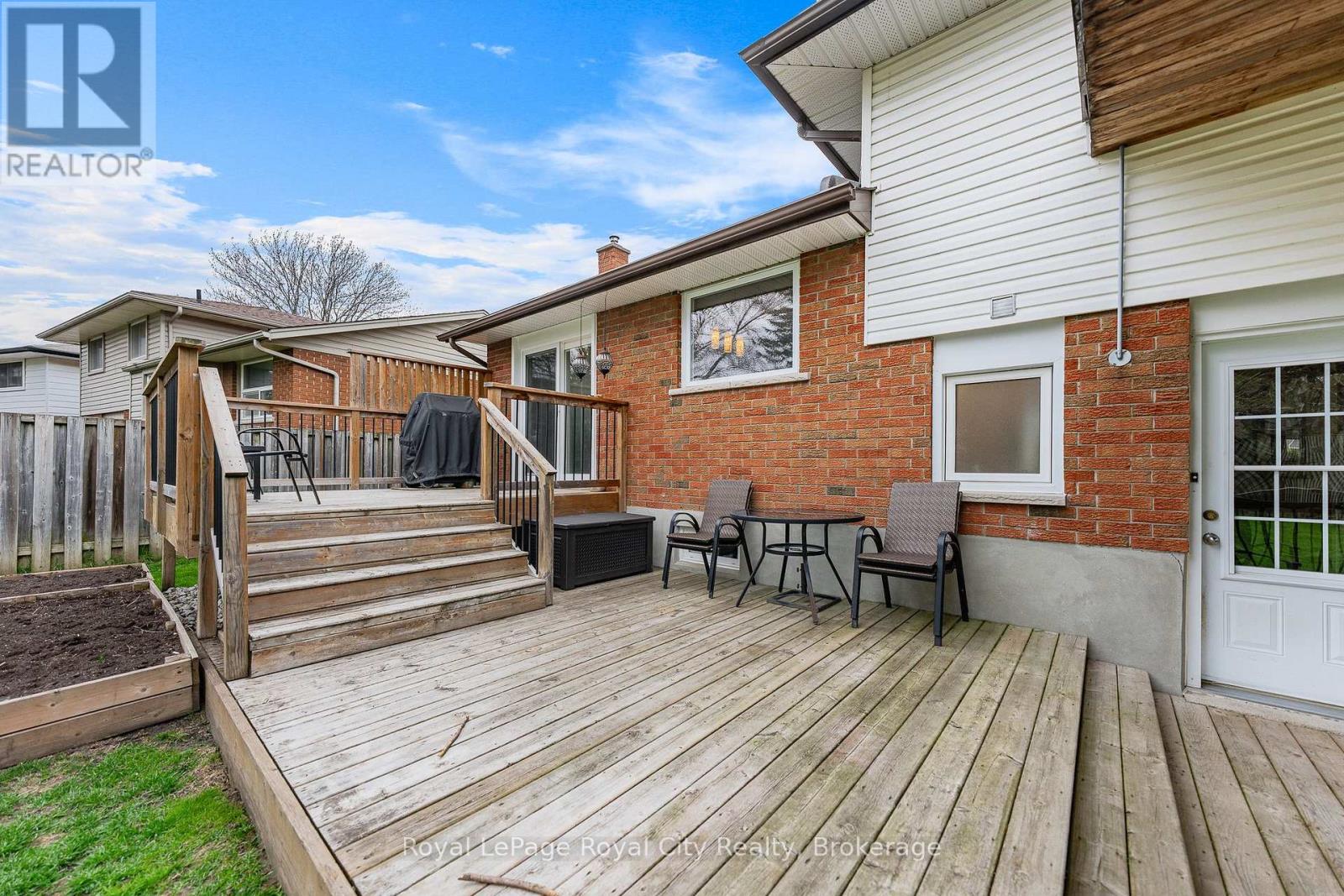 16 SANDERSON DRIVE - 23