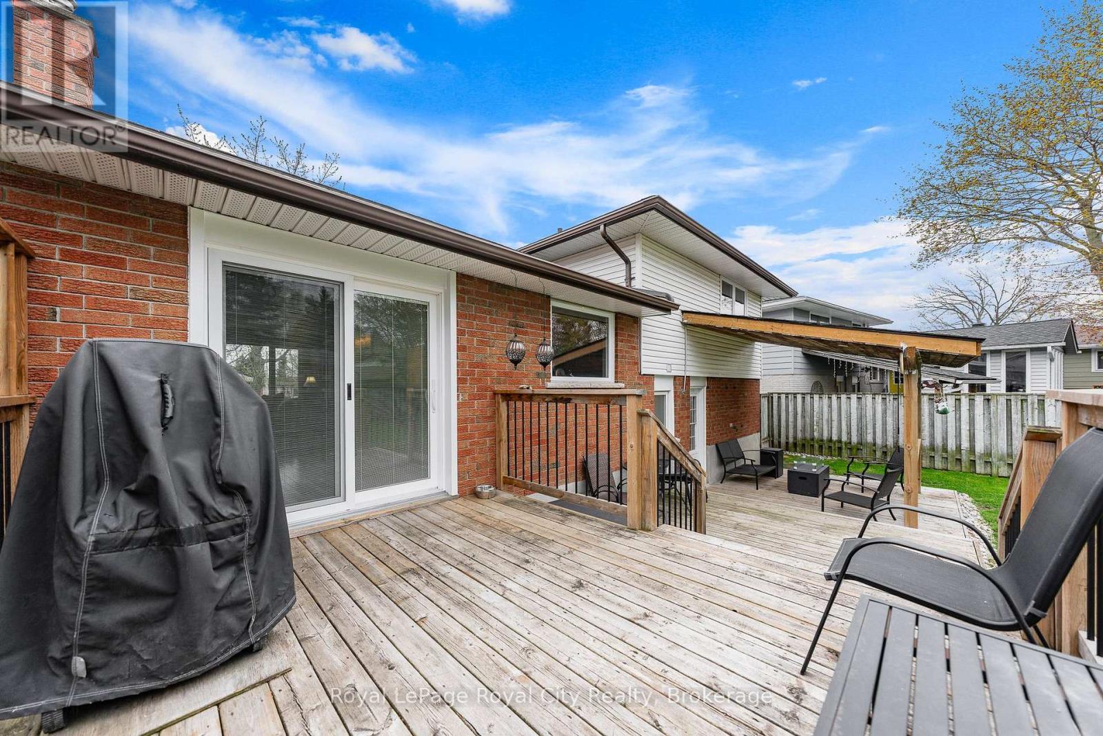 16 SANDERSON DRIVE - 25