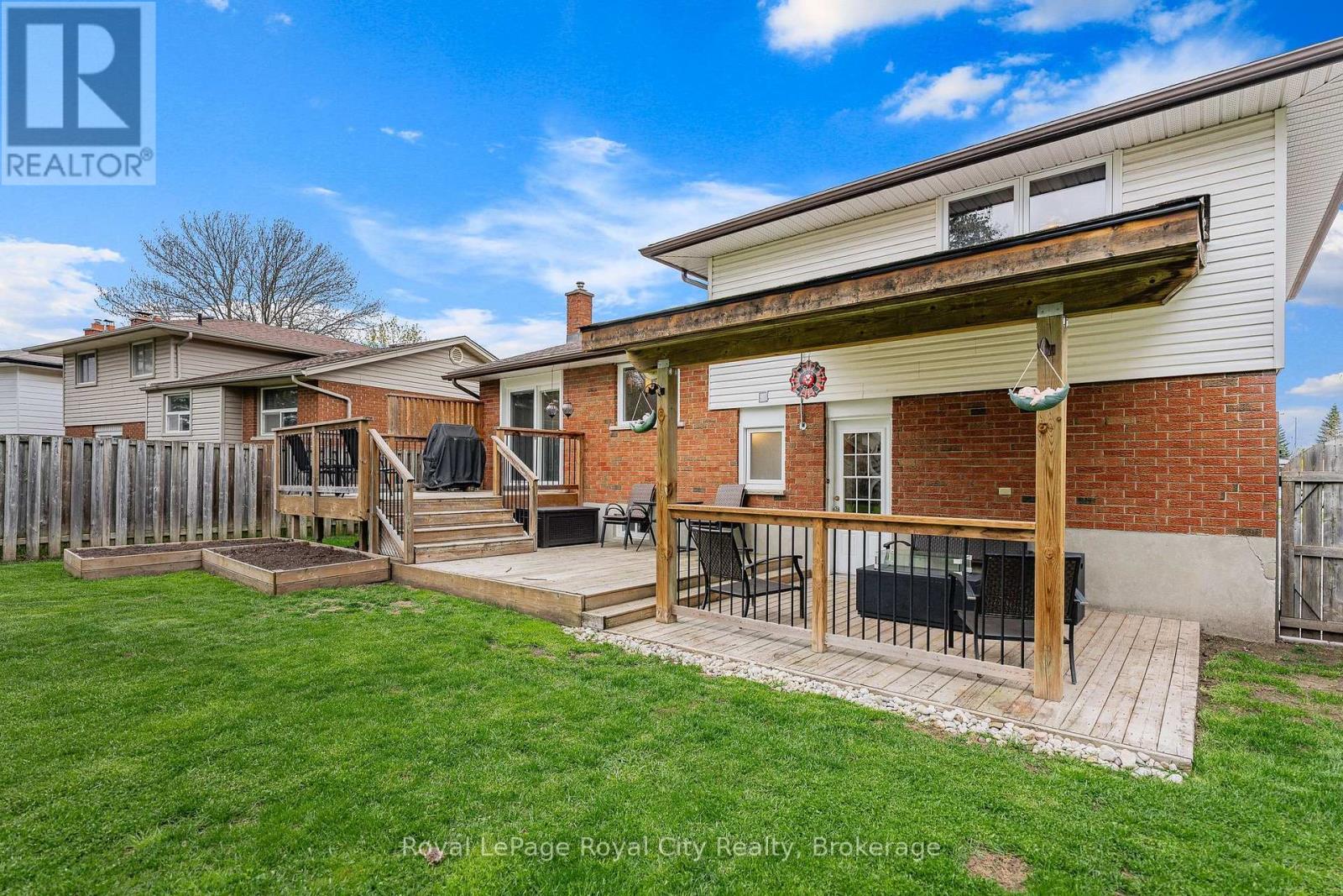 16 SANDERSON DRIVE - 28