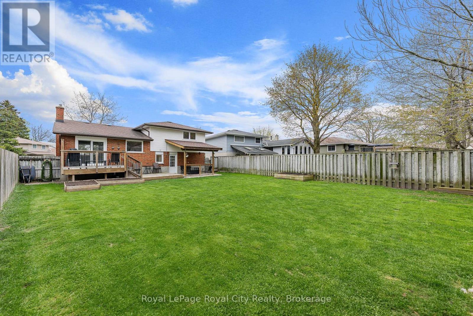 16 SANDERSON DRIVE - 31
