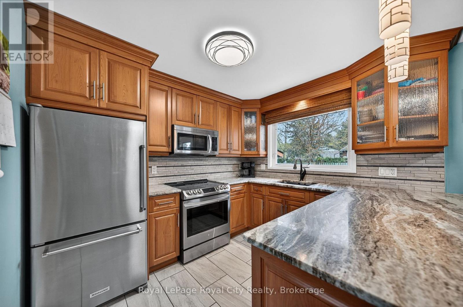 16 SANDERSON DRIVE - 7