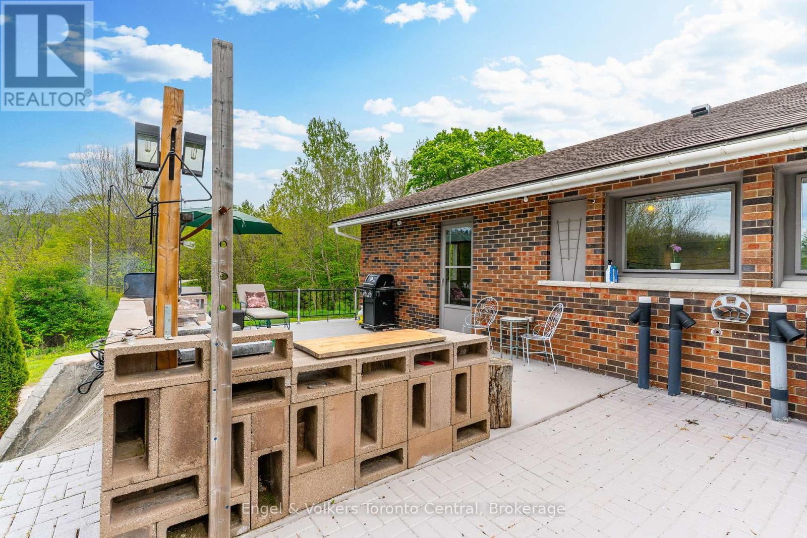 215588 CONCESSION 4 - 24