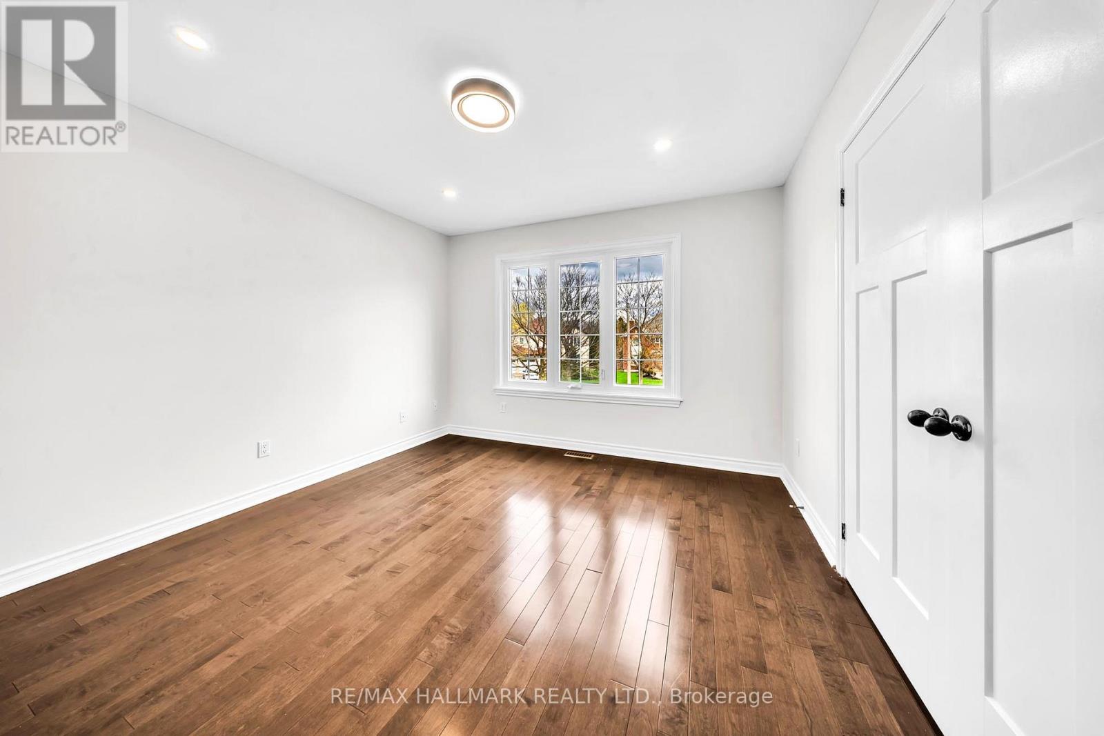 29 PETCH CRESCENT - 36