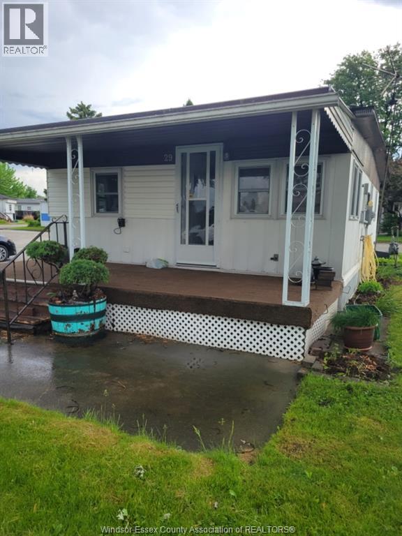 29 ROBIN CRESCENT - 1