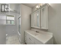 Bathroom - 2610 Islington Avenue, Toronto, ON M9V2X3 Photo 15