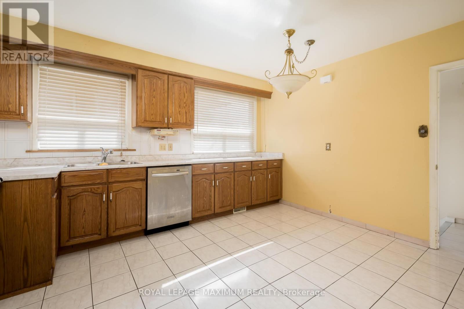 44 FALLINGDALE CRESCENT - 11