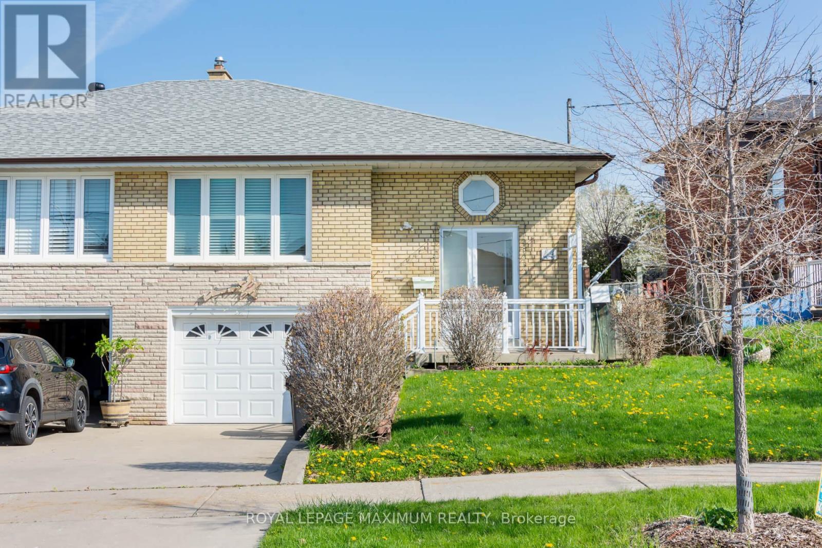 44 FALLINGDALE CRESCENT - 2