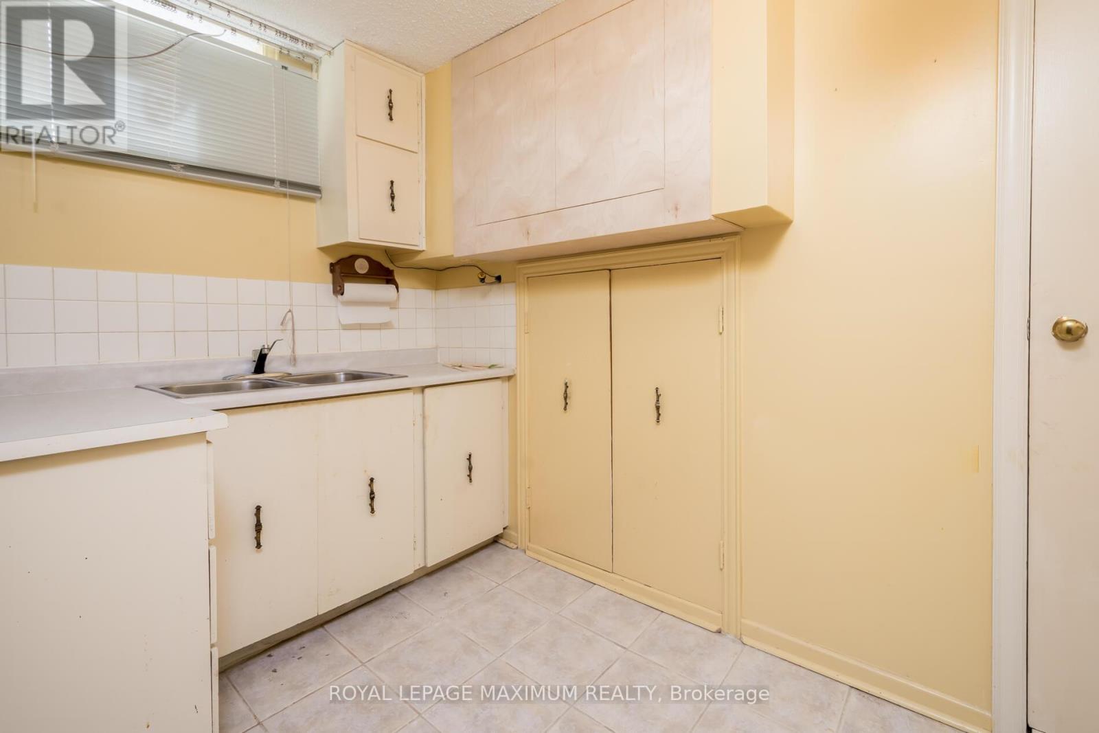 44 FALLINGDALE CRESCENT - 23