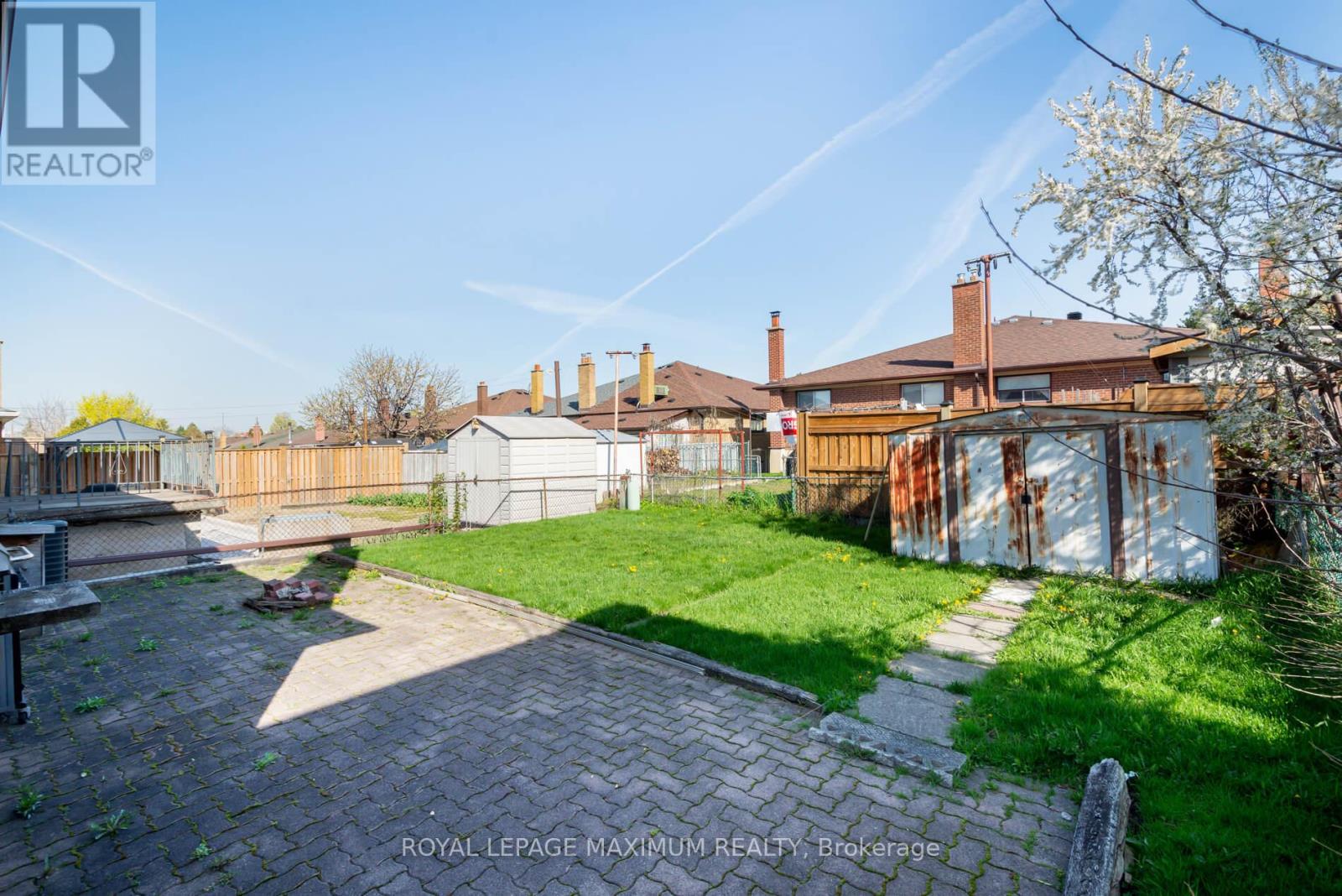 44 FALLINGDALE CRESCENT - 27