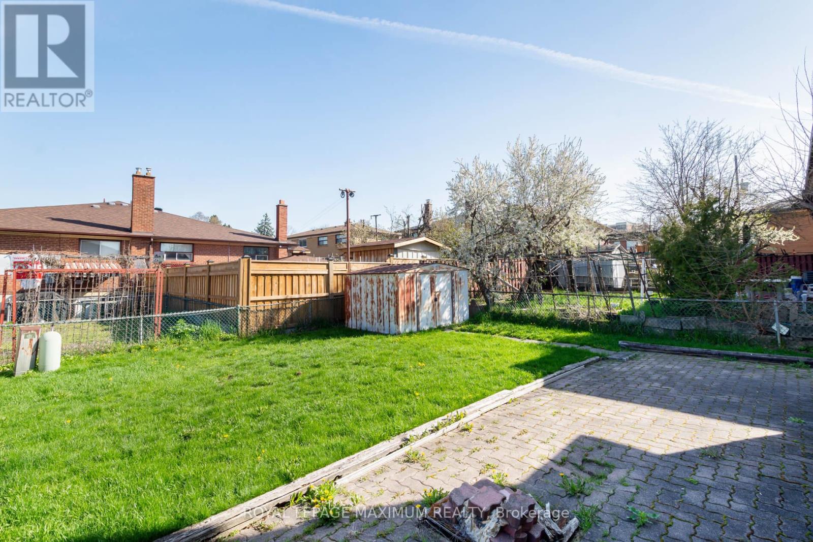 44 FALLINGDALE CRESCENT - 30