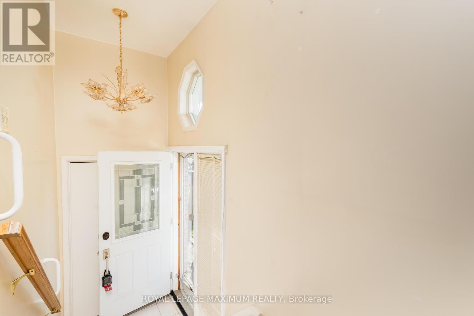 44 FALLINGDALE CRESCENT - 4