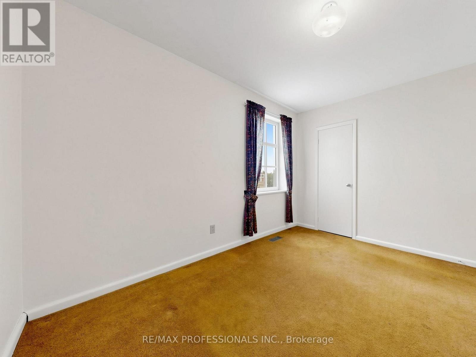 26 HENLEY CRESCENT - 10