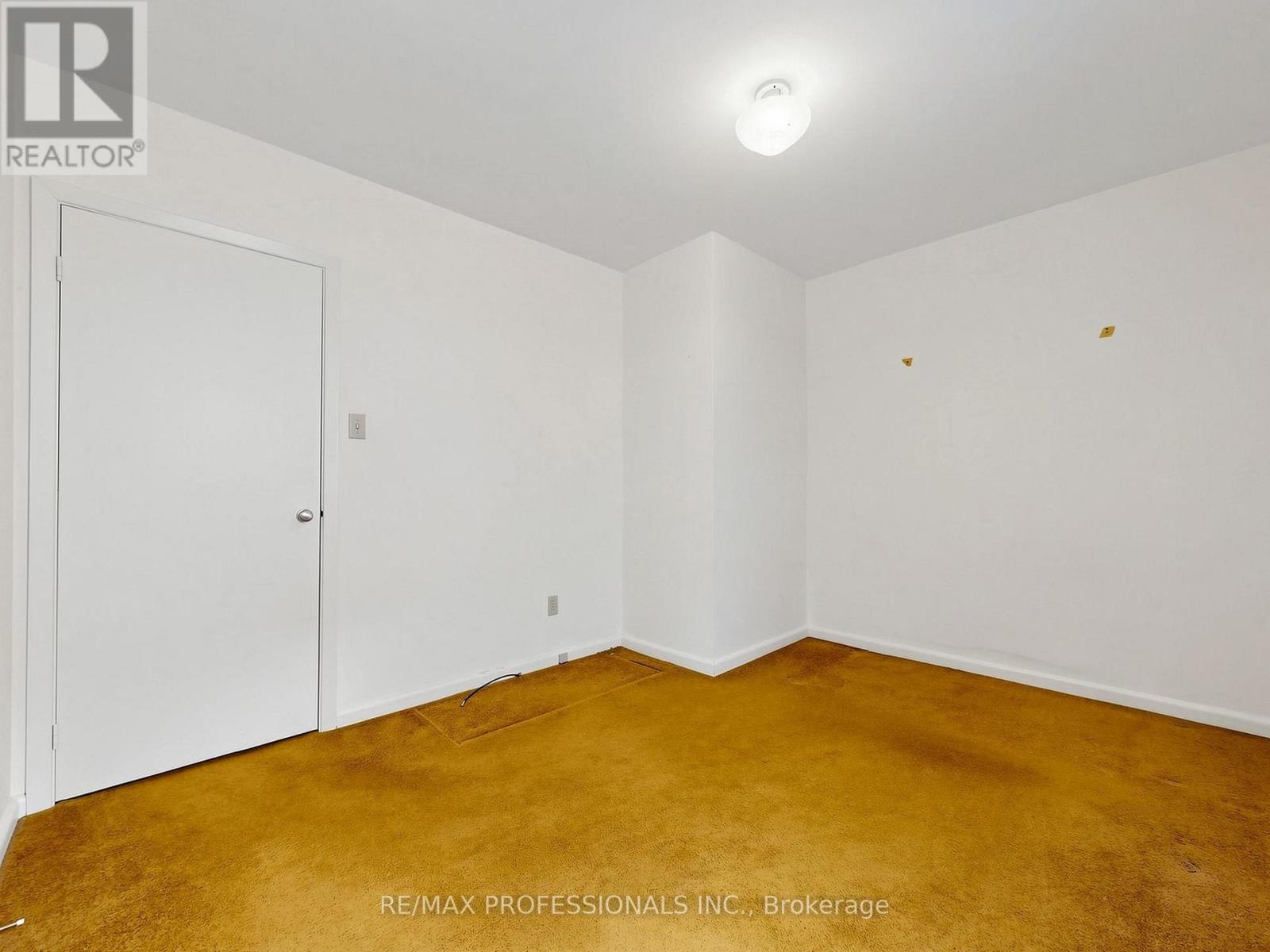 26 HENLEY CRESCENT - 11