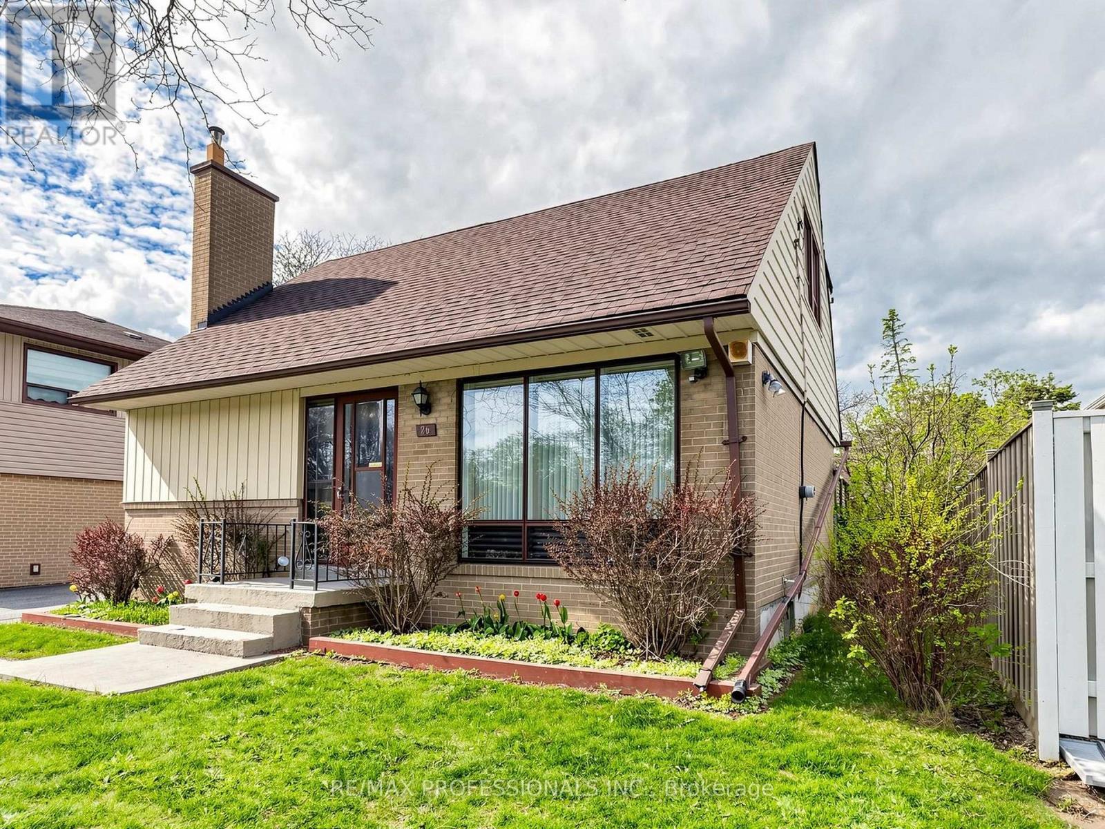 26 HENLEY CRESCENT - 2