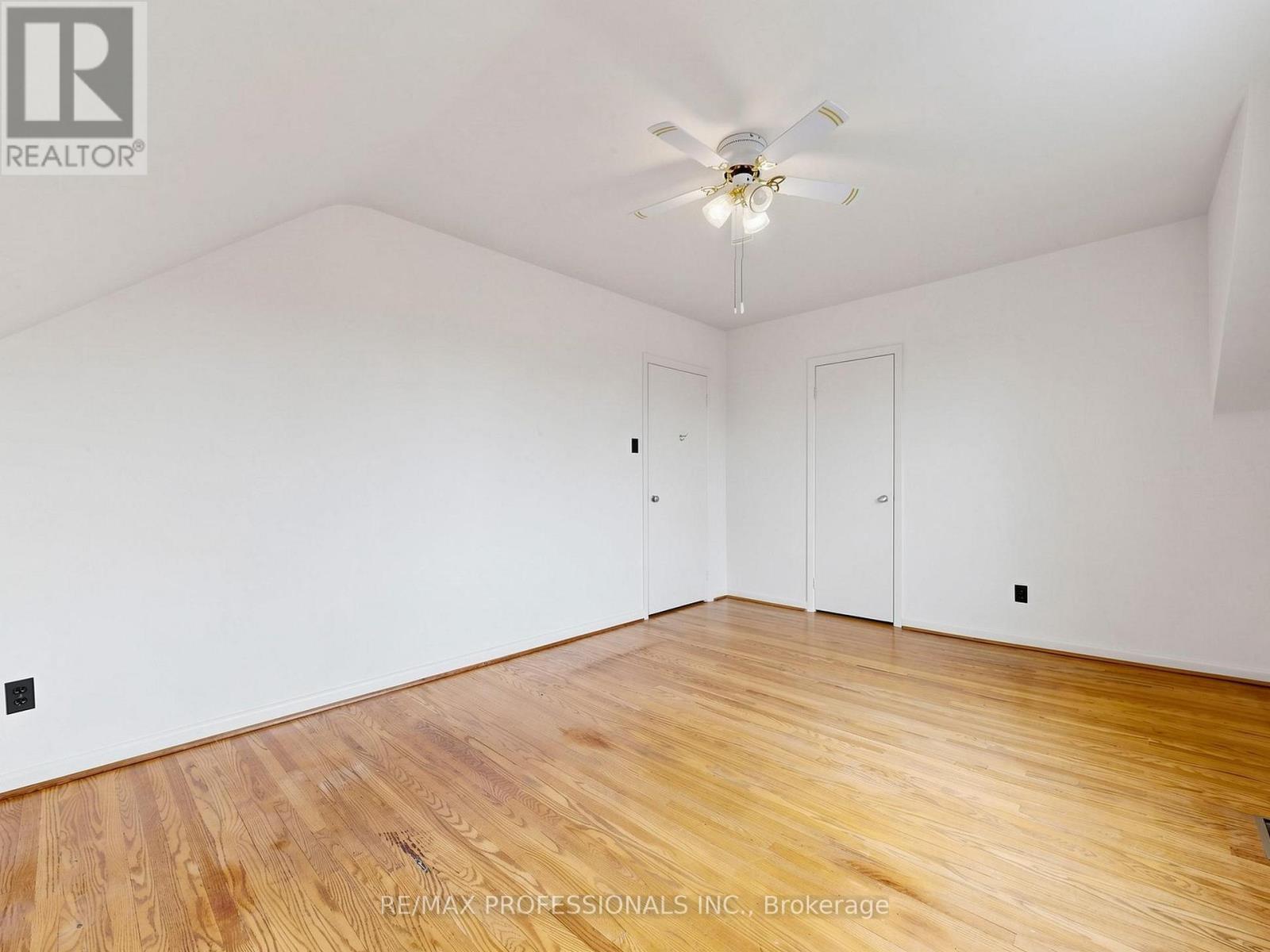 26 HENLEY CRESCENT - 21