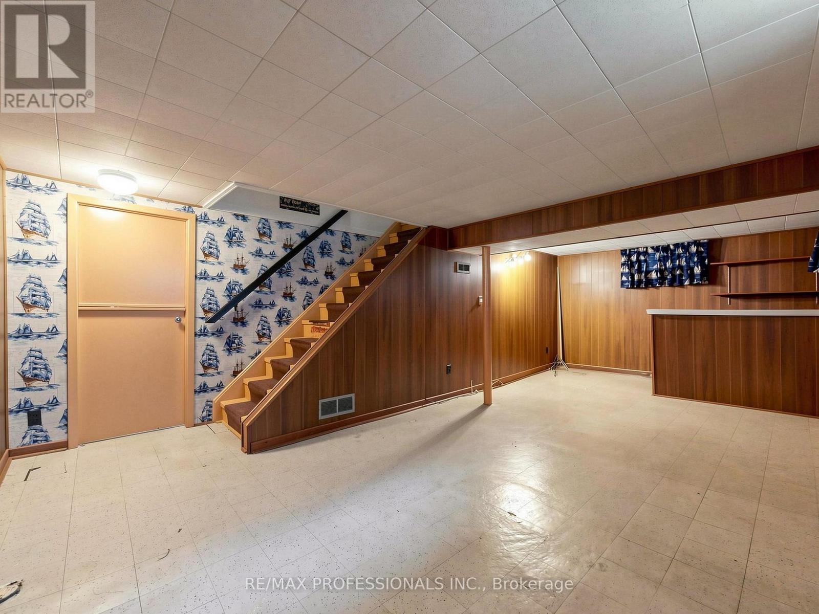 26 HENLEY CRESCENT - 23