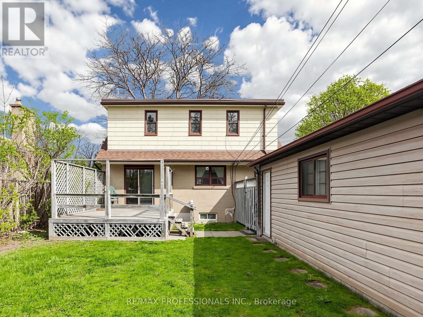 26 HENLEY CRESCENT - 25